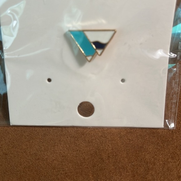 Triangles enamel pin - Picture 3 of 6